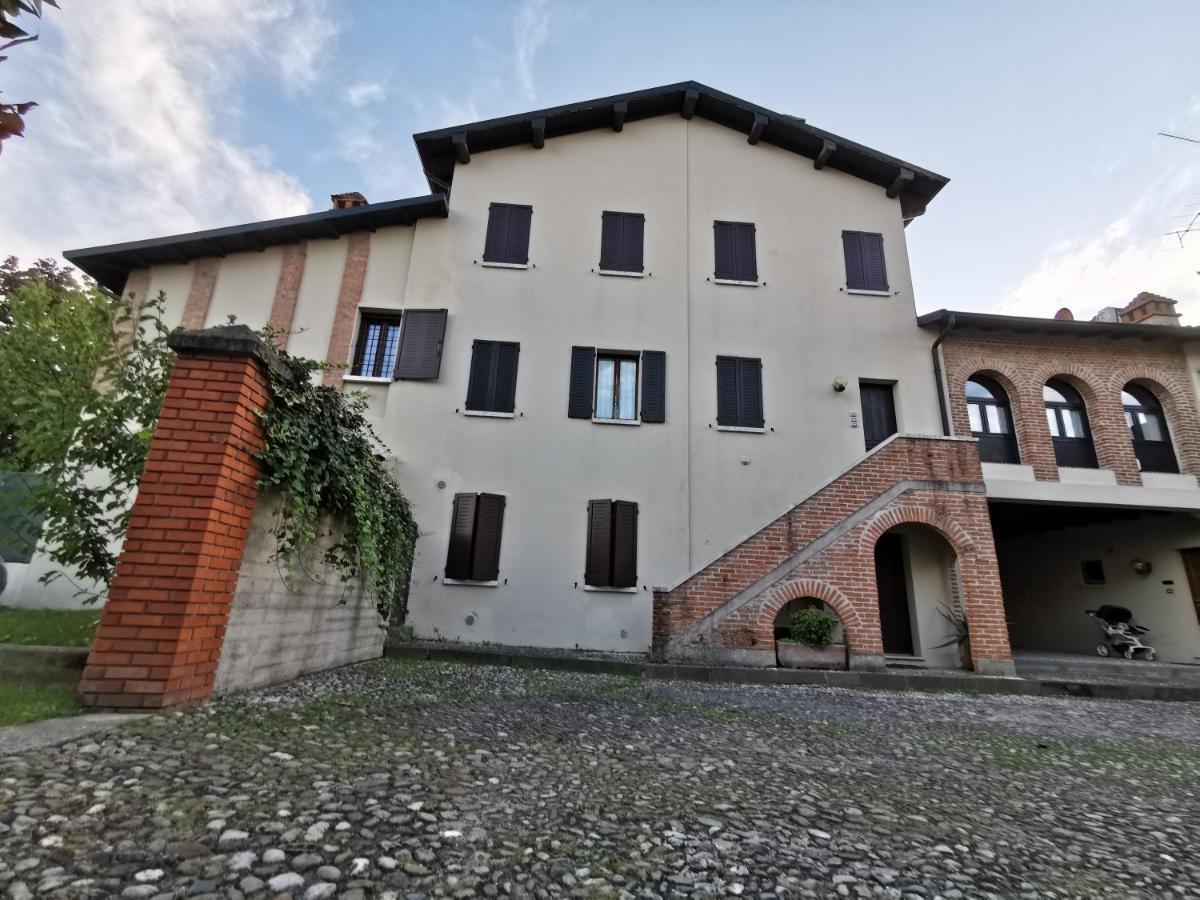 Casa Carolina: King Size Bed Across From Golden Beach Desenzano del Garda Buitenkant foto