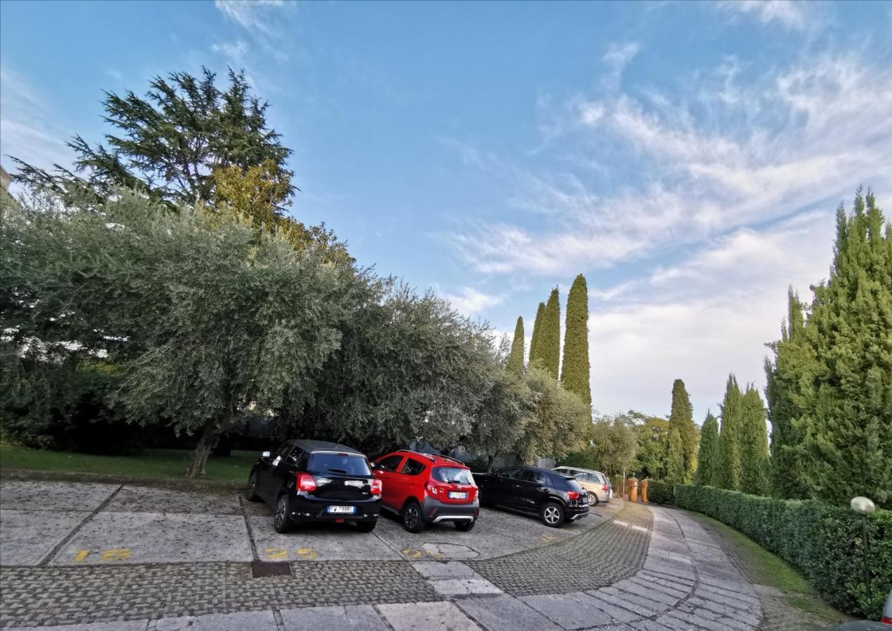 Casa Carolina: King Size Bed Across From Golden Beach Desenzano del Garda Buitenkant foto